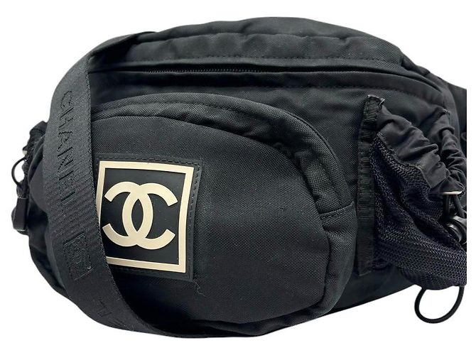 Chanel Bauchtasche aus Nylon Schwarz