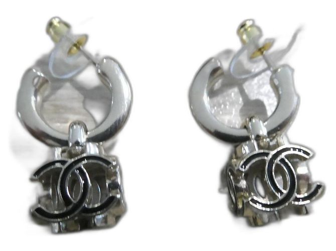 pendientes Chanel nuevos con caja Gold hardware