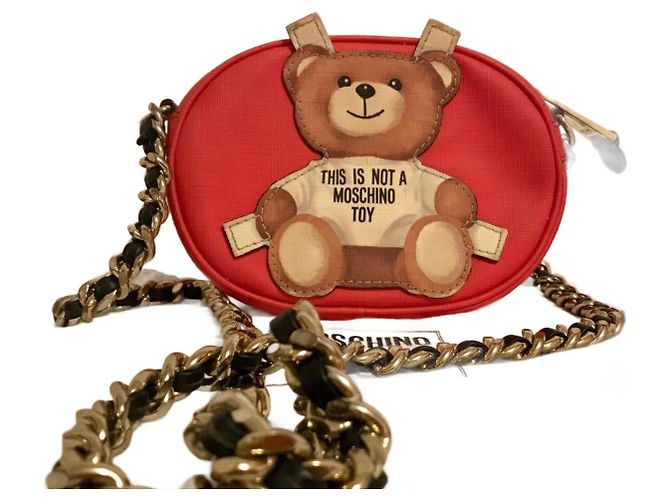 Clutch Moschino em couro vermelho