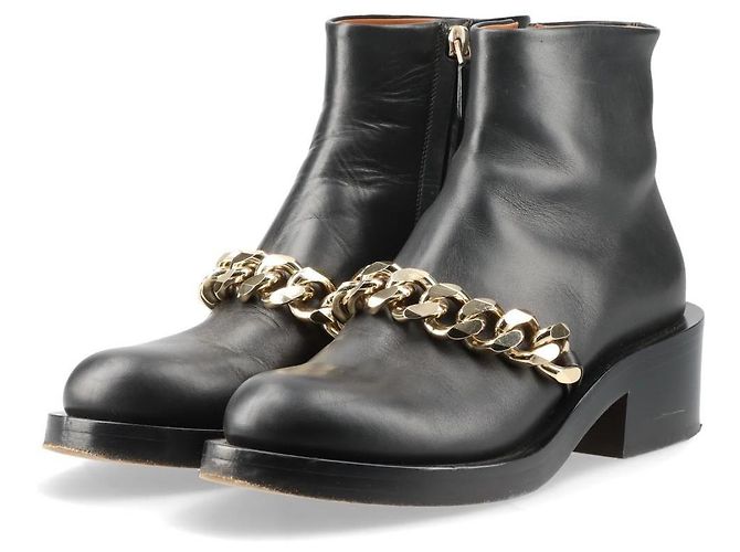Botas de Cano de Couro de Cordeiro Preto Givenchy com Corrente Dourada 38 Dourado