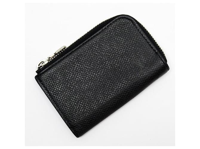 Louis Vuitton Taiga Leather Coin Purse Grey  ref.1933781