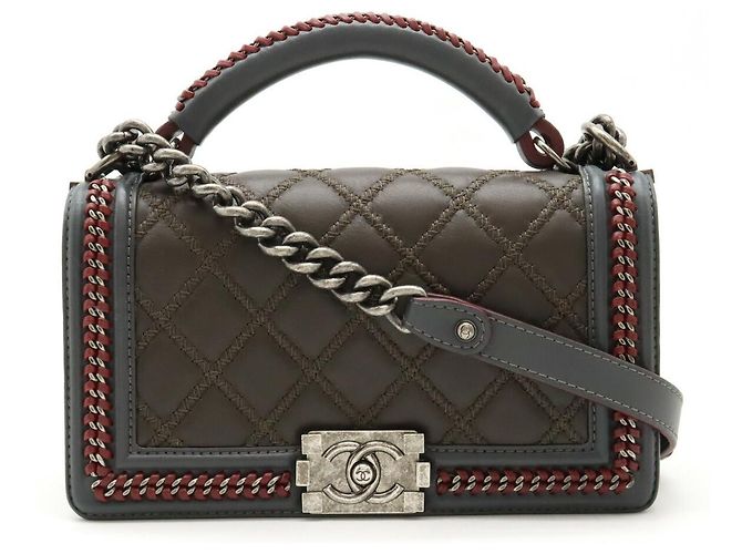 Le Boy Bolsa de flap de couro Chanel Boy com alça superior Cinza