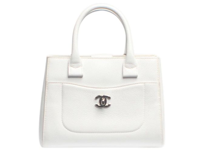 Chanel Sac 2 en 2 Neo Executive blanc 2017 en cuir caviar