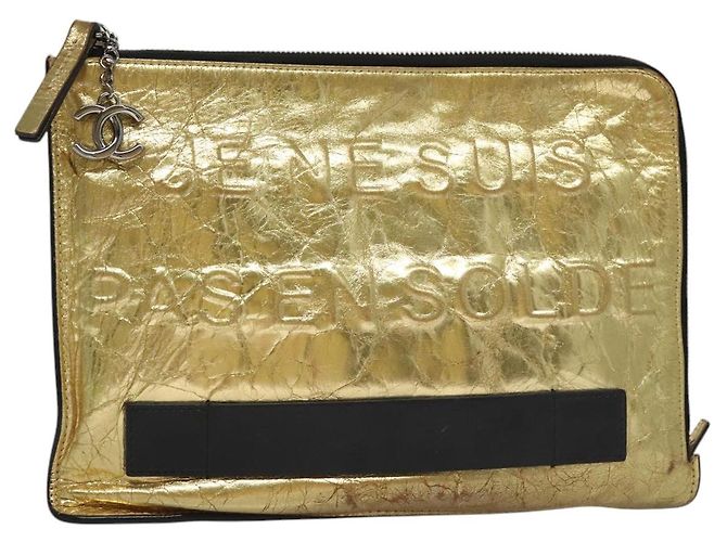 CHANEL Clutch Tasche aus Leder Gold CC Auth 107504 Golden