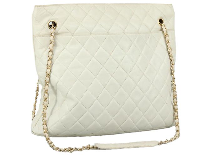 CHANEL Bolsa de Ombro Matelassé de Couro Branco Dourado CC Auth bs20903