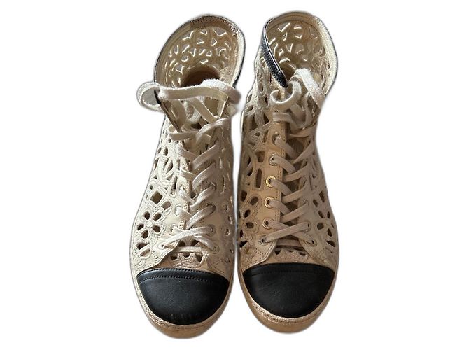 Chanel High-Top Sneaker Beige Baumwolle Floral
