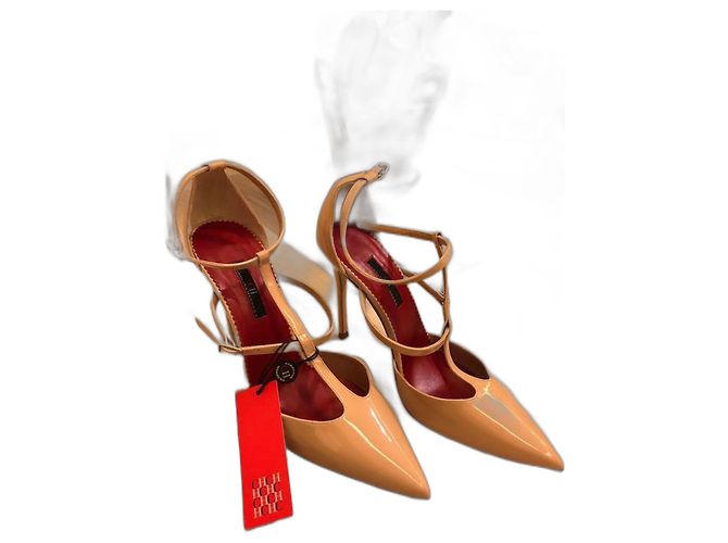 Carolina Herrera High Heels Lackleder Beige