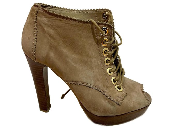 Stuart Weitzman Saltos peep toe com cadarço Marrom Camelo