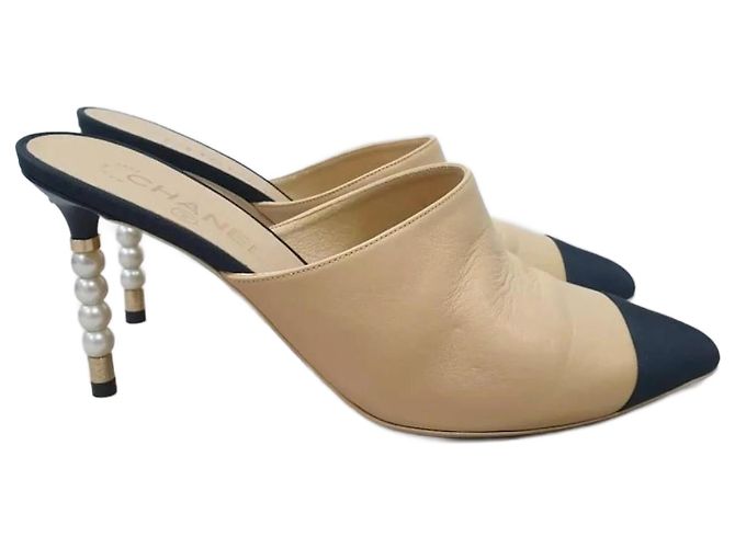 Mules Chanel 2020 avec logo CC entrelacé taille 40 Beige