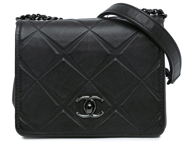 Chanel Mini Propeller em Couro de Bezerro Preto
