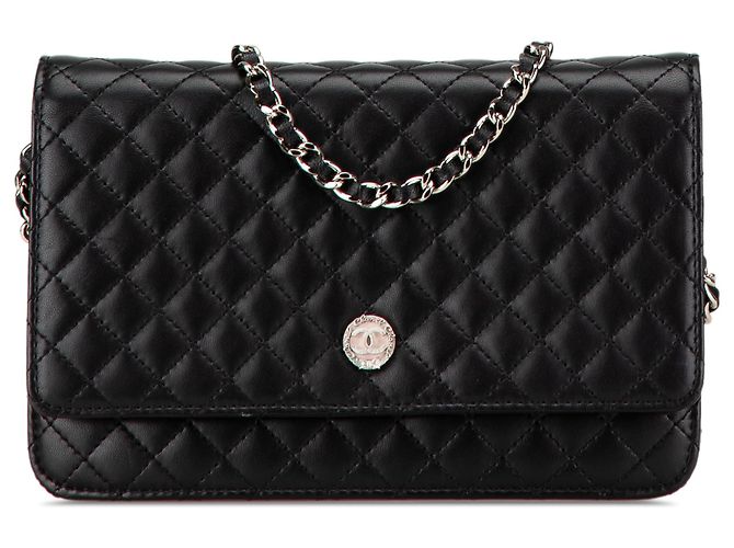 Wallet On Chain Cartera con cadena de piel de cordero microacolchada negra con CC Chanel Negro