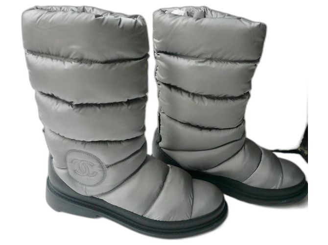 CHANEL Gray snow boots Almost new condition Size 40.5 IT Grey