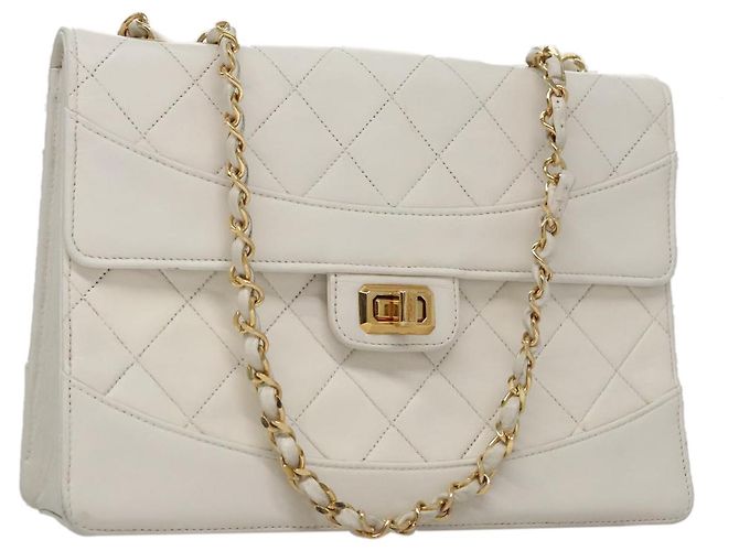 CHANEL Bolsa de Ombro Matelassé em Couro Branco Ouro CC Auth 107700 Dourado