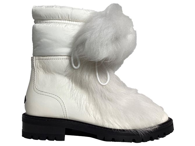 Botas de tornozelo em couro branco com acabamento em pele de pelúcia Jimmy Choo