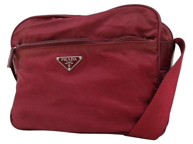 Bolsa de ombro cruzada logo Prada vermelho escuro Bordeaux
