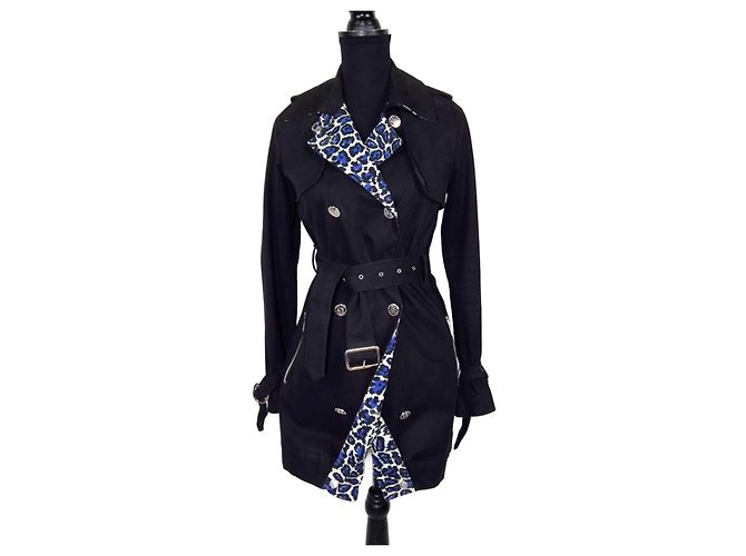Trench preto de JC de Castelbajac dos anos 2000