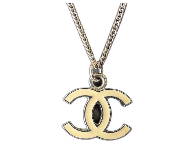 Chanel CC 05V Logo Ecru Esmalte clásico SHW Collar vintage caja Plata