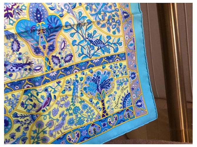 Hermès Foulards Soie Bleu clair  ref.1990818
