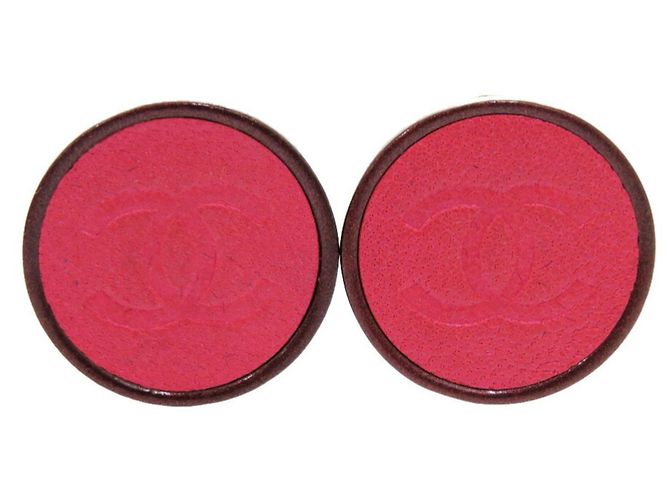 Orecchini in pelle e metallo rosa Chanel Coco Mark Button