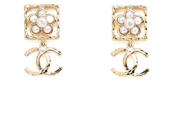 Chanel 2024 Pendientes de Perla Dorada Flor CC Dorado