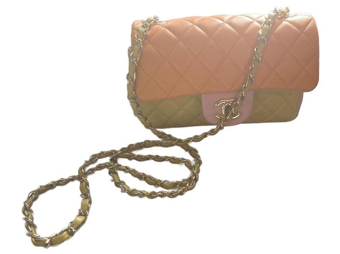 Chanel Bolsa de ombro Timeless/Clássica em couro Muito bom estado Gold hardware
