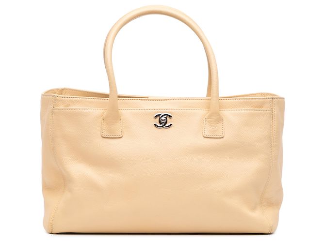 Chanel Braun Medium Executive Cerf Tote Beige