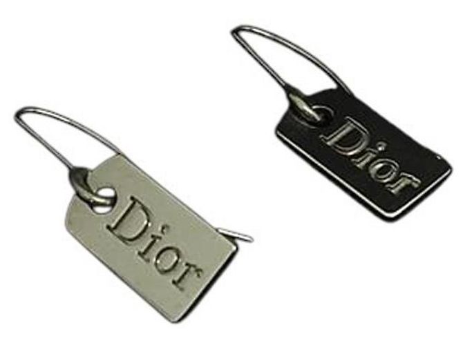 Boucles d'oreilles en argent avec logo Christian Dior et étiquette nom Argenté