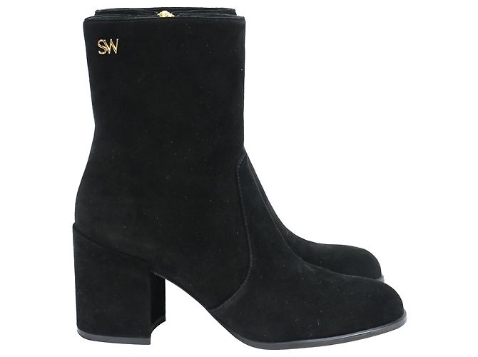 Botas de tornozelo com salto bloco Quinn da Stuart Weitzman em camurça preta Preto