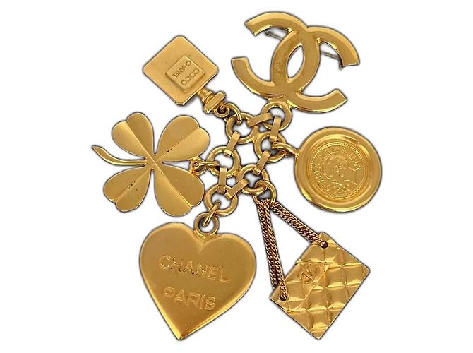 Spilla CC Chanel dorata con charm D'oro 