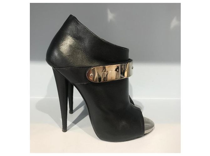 GIUSEPPE ZANOTTI Ankle boots T.EU 37 Leather Black
