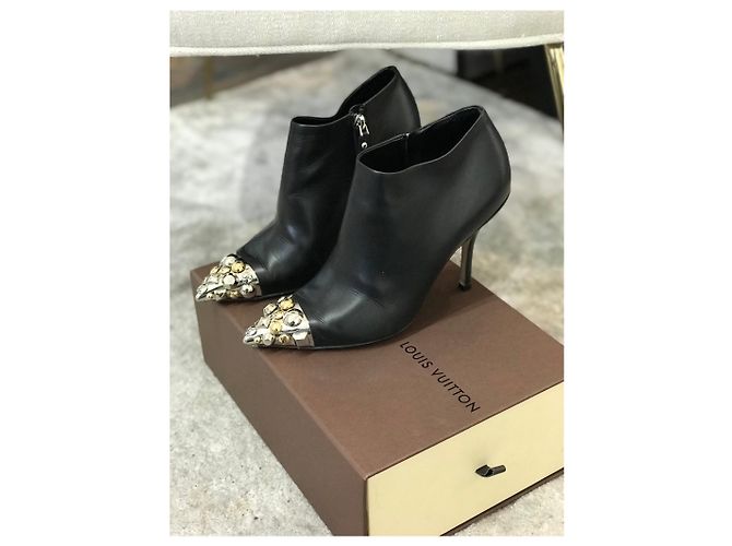 LOUIS VUITTON Botas de tornozelo T.EU 35 Couro Preto