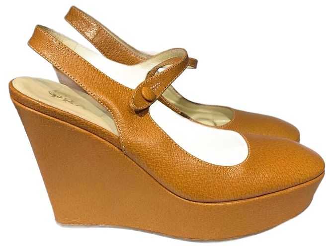 Tacones PRADA T.EU 37 Cuero Camello