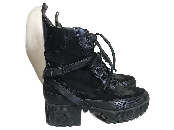 LOUIS VUITTON Ankle boots T.EU 36.5 Leather Black