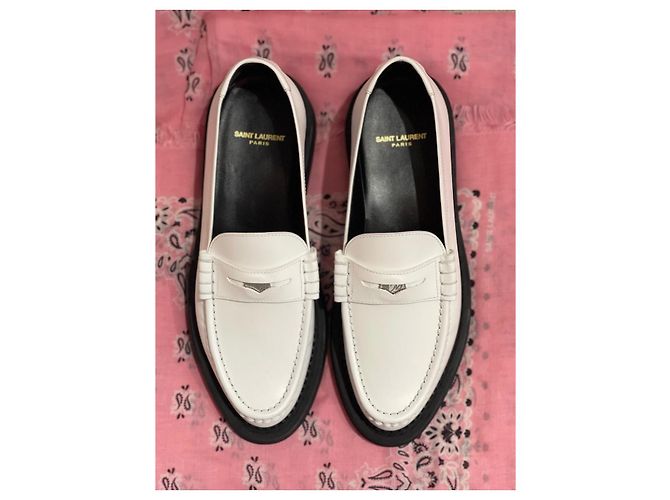 SAINT LAURENT Mules e tamancos T.EU 41 Couro Branco