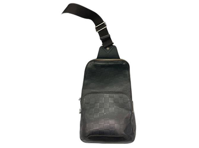 Louis Vuitton Avenue Sling en cuir noir
