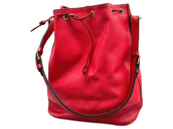 Bolsa Louis Vuitton Noe Vermelha de Couro Vermelho