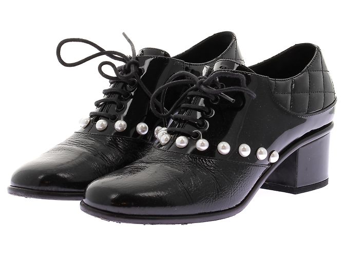 CHANEL Mules & clogs T.EU 38 Patent leather Black