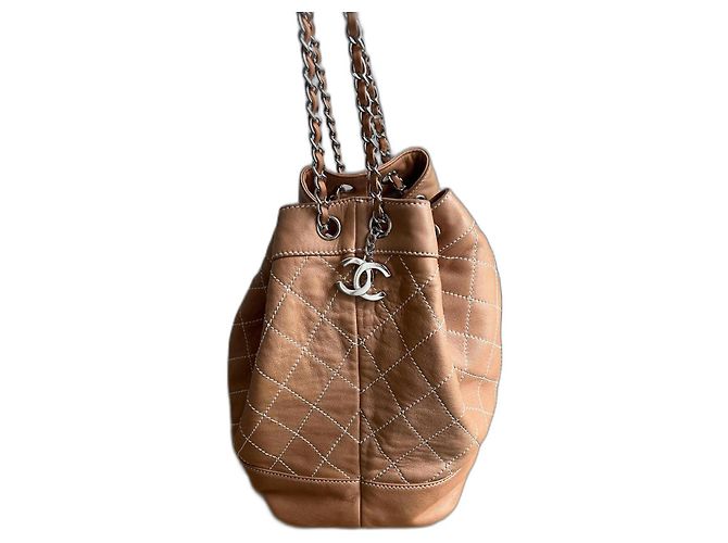 Borsa a secchiello Chanel in agnello marrone