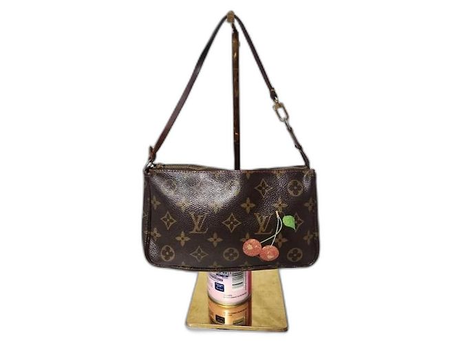 LOUIS VUITTON Pochette Acessórios Monogram Cerises Marrom