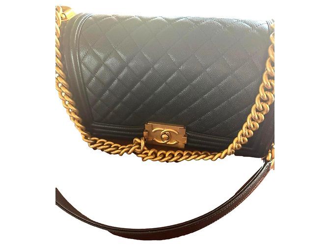 Le Boy Chanel Bolsa Boy Média Preta em Couro Caviar