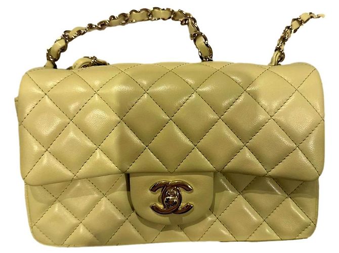2.55 Chanel Mini Classic Flap in agnello verde