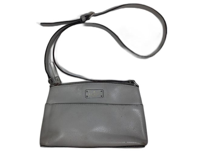 Bolso bandolera mini de cuero gris Kate Spade