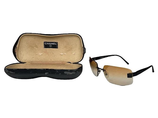 Gafas de sol de metal naranja de Chanel