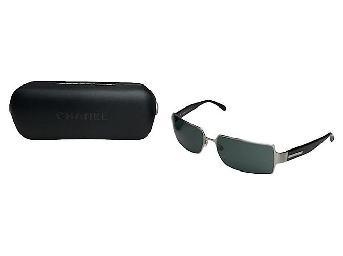 Timeless Chanel schwarze Metallsonnenbrille