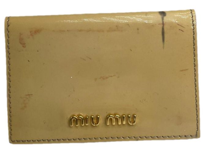 Bolso de charol beige Miu Miu