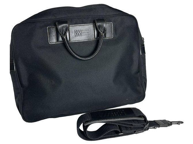 Schwarze Lederhandtasche Issey Miyake