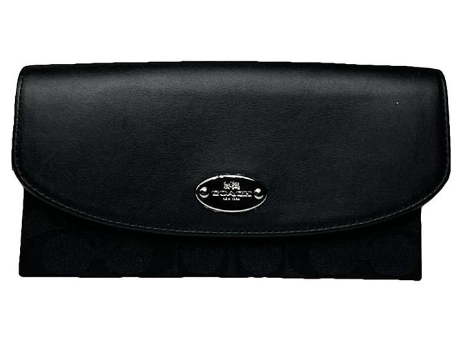 Billetera de cuero negro Coach