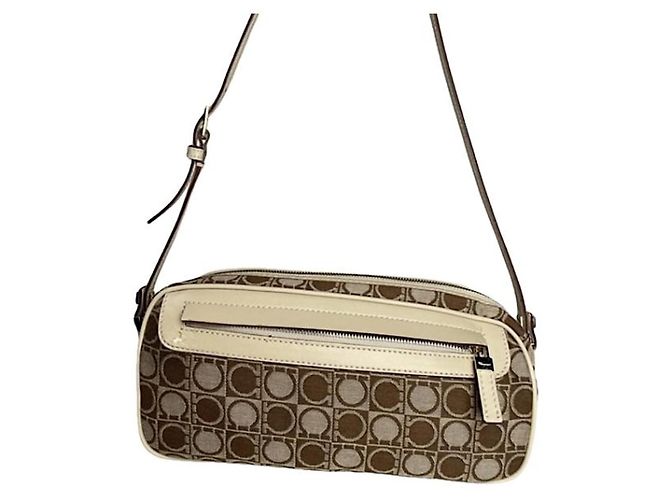 Beige Polyester-Handtasche von Salvatore Ferragamo