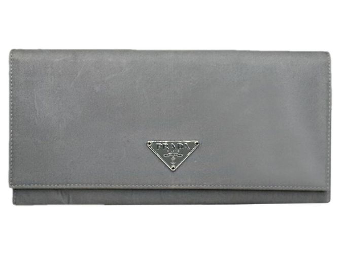 Cartera de cuero gris Prada