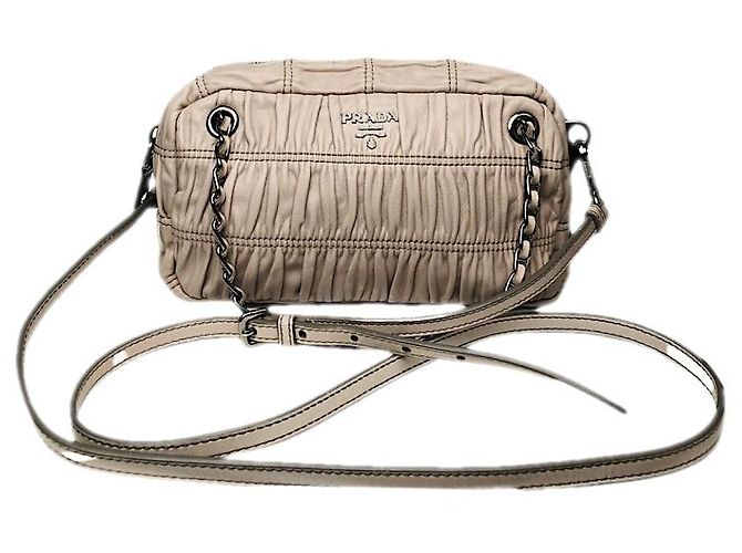 Bolsa de couro rosa Prada Re-Edition 2005